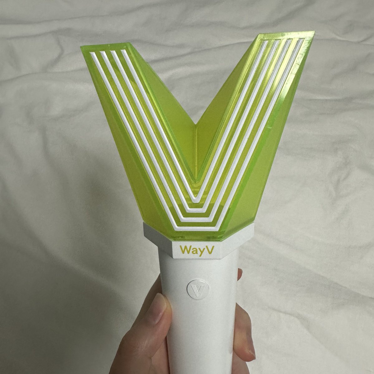 yushihello's tweet photo. nct 웨이션브이 WayV 응원봉 대파봉 구버전 양도 합니다

7.5 택미포

외출 몇번 했지만 발광력도 좋고 상태 좋아요
구성품은 모든 구성품 사진에 있는대로 있습니다!

건전지 미포함

엔시티 샤오쥔 윈윈 헨드리 양양 쿤 텐 https://t.co/HfyghgeOiy