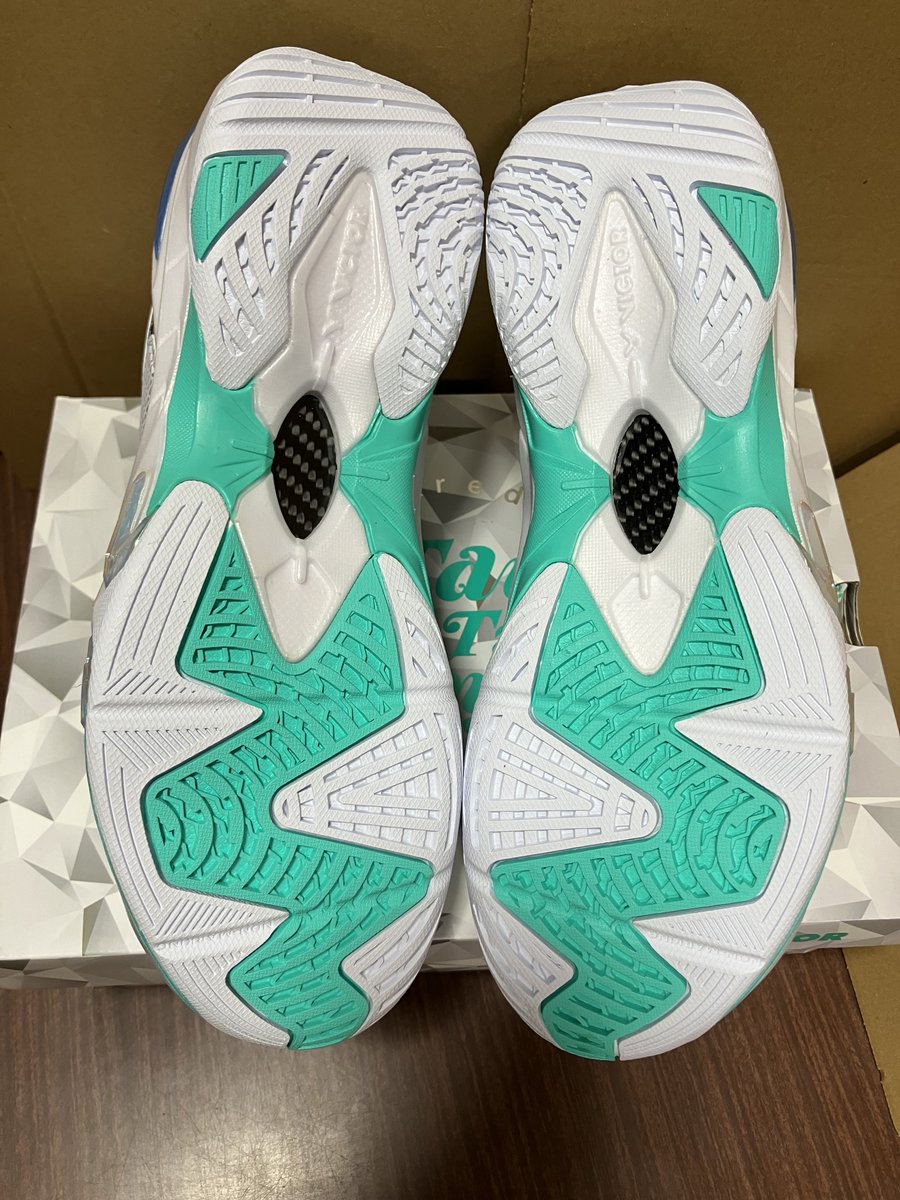 shuttlehouse's tweet photo. VICTOR　バドミントンシューズが入荷しました👟
P9200TTY NLite
タイツーインコレクション、ターコイズブルーカラー＋
軽量設計のP9200TTYが登場です🌟
数量限定ですのでお早めにご購入ください！
オンラインショップはこちらから🔽
https://t.co/4JBPWaX8LH https://t.co/lIjAlu2WFG