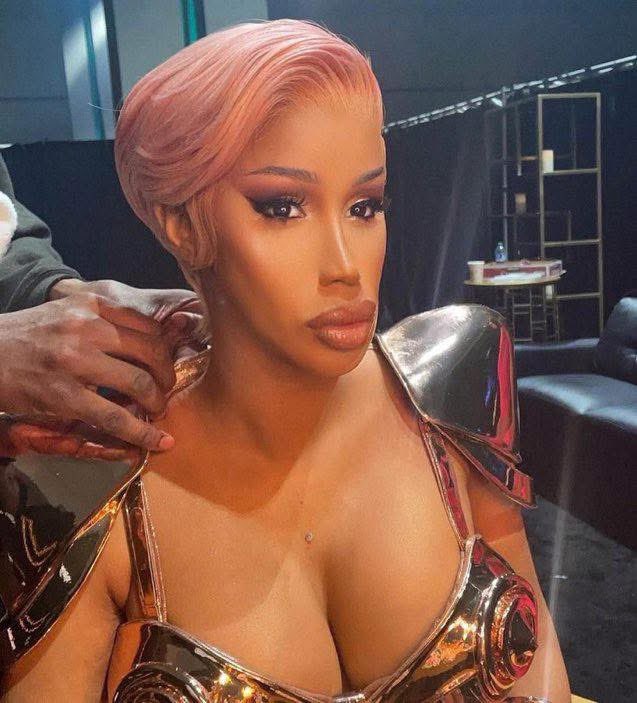 <a href="/OkaySevn/">7</a> <a href="/cardibisaflopp/">cardi ender</a>  we should go this bar to show him something