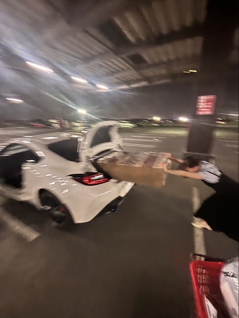 _uuu_uu__'s tweet image. 乗ってくる車間違えたぁ〜笑笑