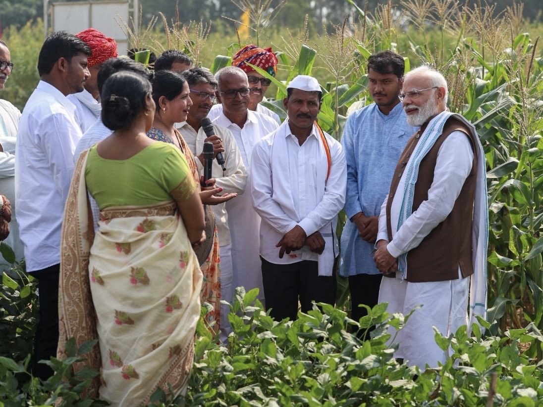 iKeshubhaiPatel's tweet image. प्रधानमंत्री श्री @narendramodi जी ने नई दिल्ली स्थित भारतीय कृषि अनुसंधान संस्थान में आयोजित एक विशेष कार्यक्रम के दौरान वहां उपस्थित किसान भाई-बहनों से कृषि और दलहन के क्षेत्र में देश को आत्मनिर्भर बनाने के विषय पर संवाद किया।