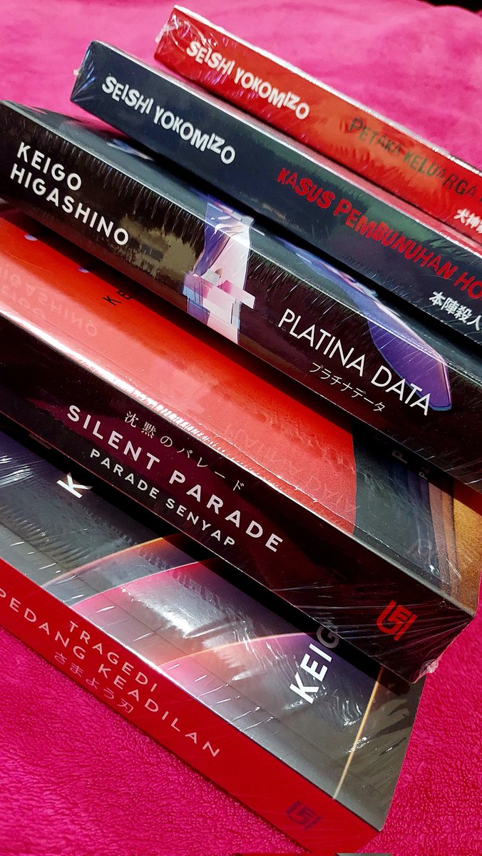 liapaijem's tweet photo. @hostelreverie Sama :)
Ada 5 buku yg masih bersegel dan lebih dr  10 buku lagi yg belum diselesaikan karena berbagai alasan.
Buku lain dgn genre berbeda yg aku suka Emma by Jane Austen https://t.co/gqAHEd9VQe