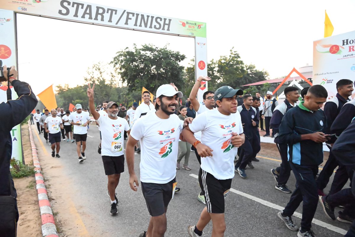 SWComd_IA's tweet photo. 🏃‍♂️🇮🇳 #Jaipur witnessed an energetic 6 km Promo Run today - a prelude to the upcoming #HonourRun2025.

Flagged off by #LtGenHSVandra, #COS, #SaptaShaktiCommand, the event celebrated “Bhartiya Sena: Shaurya aur Balidaan ki Parampara” - honouring our soldiers’ courage & sacrifice while promoting fitness & nationalism.

💪 #IndianArmy 
#DaudegaJaipur 
#HonourOurVeterans 
#SoldiersandCitizensStandTogether
#RunforSoldiers
#HonourRun
#DaudegaJaipurShoorveeronKeSaath
#SainikAurSamajHameshaSaathSaath
#OurVeteransOurPridWeCare 

@adgpi 
@HQ_IDS_India 
@SpokespersonMoD 
@PRODefRjsthn