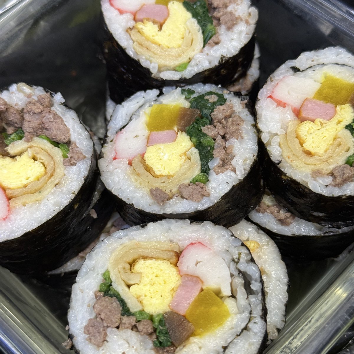 일하는데 아빠가 김밥싸와줬어🤤🤤