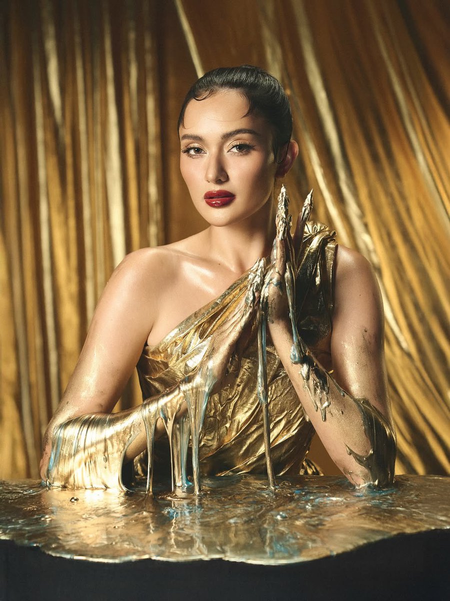 PageantPH's tweet image. DRIPPING IN GOLD ✨💫💛

Photo: bjpascual
Make up: antheabueno
Hair: jayaquino_
Stylist: ajalberto
Associate Stylist: iancovinarao
Gown: jobdacon
Set design: justine_arcegabumanlag
Creative Director: eldsmejia
Special thanks to therealhalleyali

#AHTI5A #AhtisaManalo