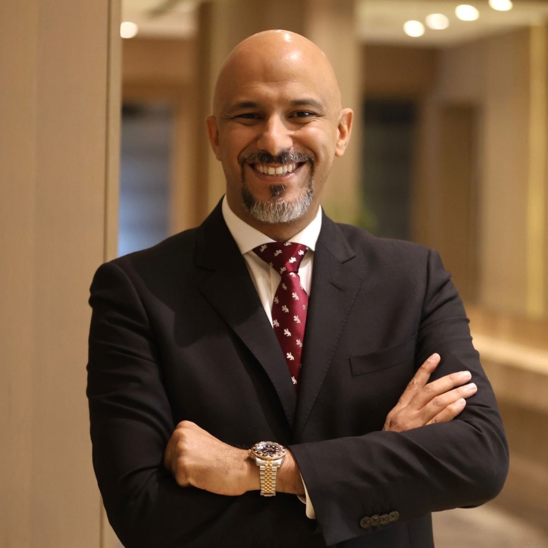 Q4 momentum.

“On Management” is finally wrapping up.

“Everest Inspiration” is heading to print.

“The Summit of Unity” is my first adventure novel in progress.

Stop waiting for the perfect time.

It’s the final stretch of 2025.
What will you finish strong?