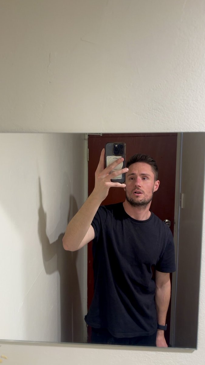 Never pass up on an opportunity to take a dirty mirror selfie 🤳