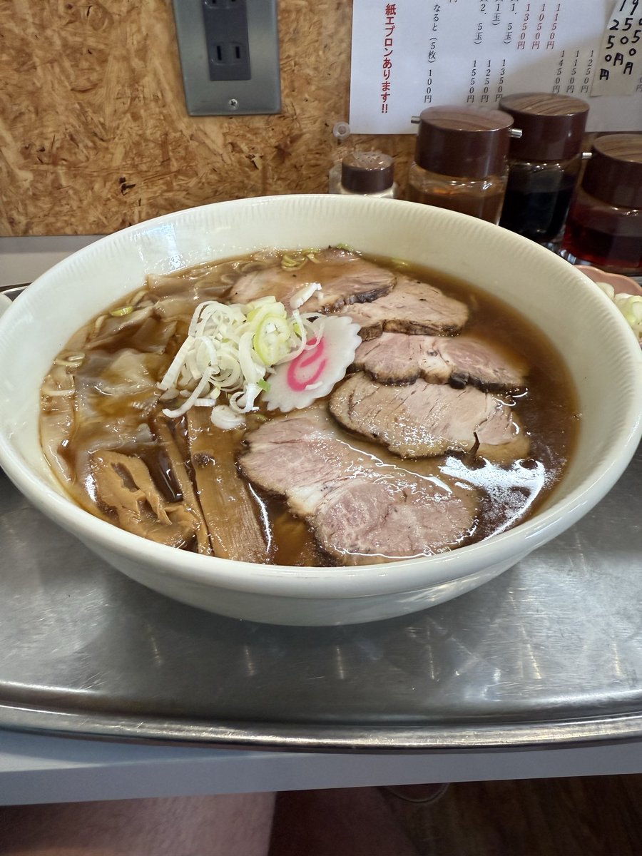 Rahmensun's tweet image. 中海岸大勝軒（茅ヶ崎）

チャーシューワンタン麺　1350円
ネギ　100円

最後までアツアツです

131

#中海岸大勝軒
#茅ヶ崎