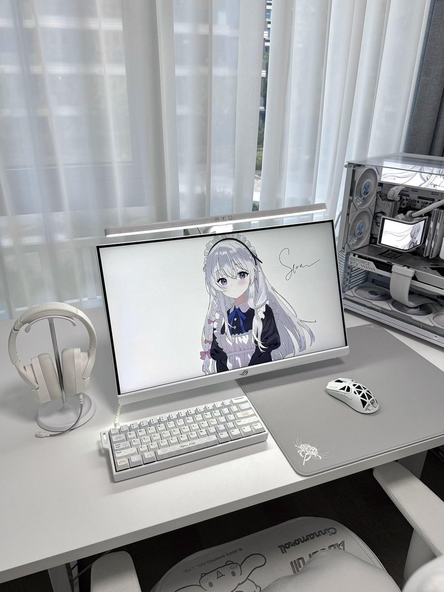 NvsionGear's tweet image. Grey💭

#desksetup #pcsetup #mousepad #gamingmouse #wallpaper