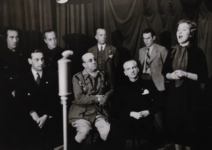 Fiesta Hispano-Portuguesa, 27 de septiembre de 1938. Moscardó, Serrano Súñer, y el embajador portugués Pedro Teotónio Pereira en los estudios de Radio Nacional en Burgos.