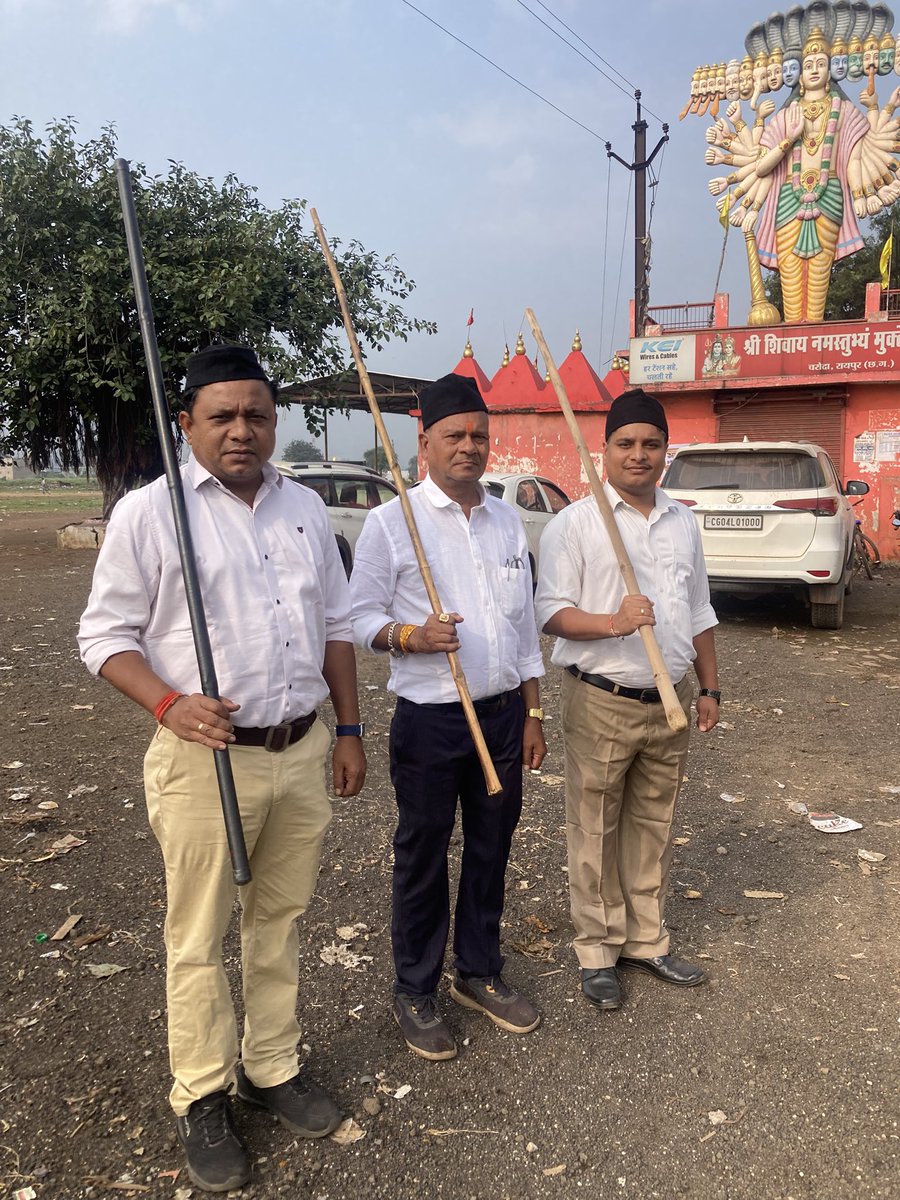 राष्ट्रीय स्वयंसेवक संघ 🚩
चरोदा मंडल
विजयदशमी पथ संचलन

राष्ट्रीय स्वयंसेवक संघ के 100 वर्ष पूर्ण होने के उपलक्ष्य में
चरोदा मंडल में पथ संचलन कार्यक्रम का आयोजन किया गया, जिसमे मुख्य वक्ता श्री नरोत्तम मढ़रिया जी ( रायपुर ग्रामीण जिला सह कार्यवाह) का मार्गदर्शन प्राप्त हुआ.
