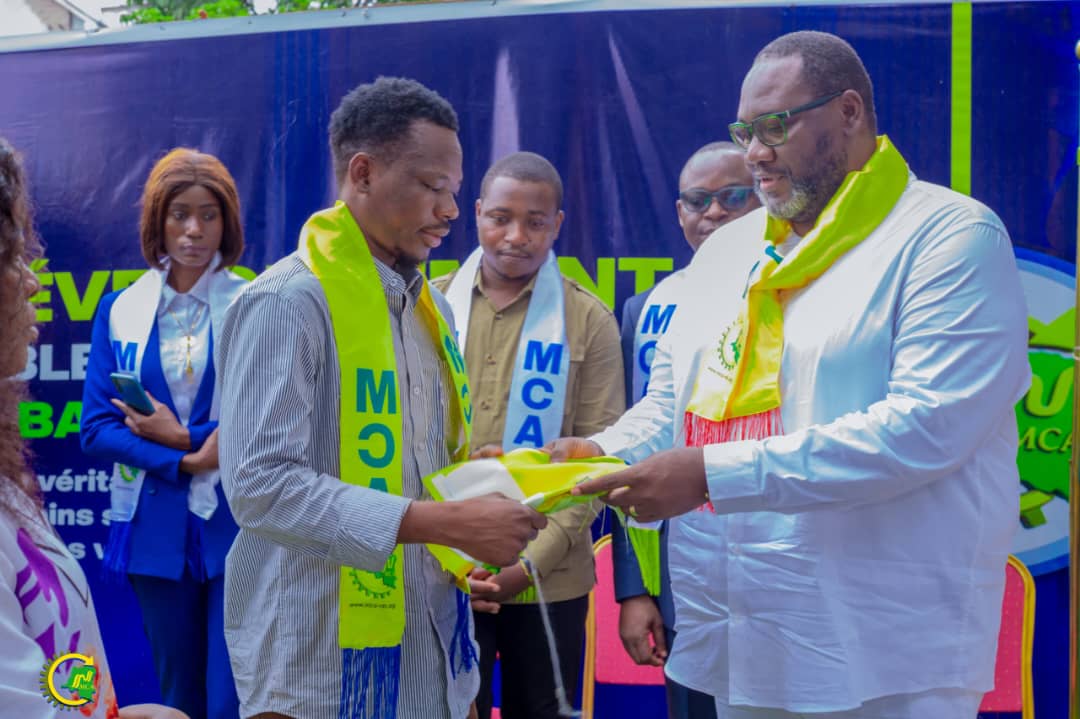 JoelKorangi's tweet image. Unis pour la patrie 🇨🇩 !
Le Pdt @KasongoKas appelle à l’unité nationale.
 Mme Morela Kwado et des ressortissants d’Ilebo ont rejoint le MCA, prouvant que servir la nation dépasse la politique.
Chaque adhésion, un acte d’amour pour le Congo ! mca-rdc.org #MCA #Congo