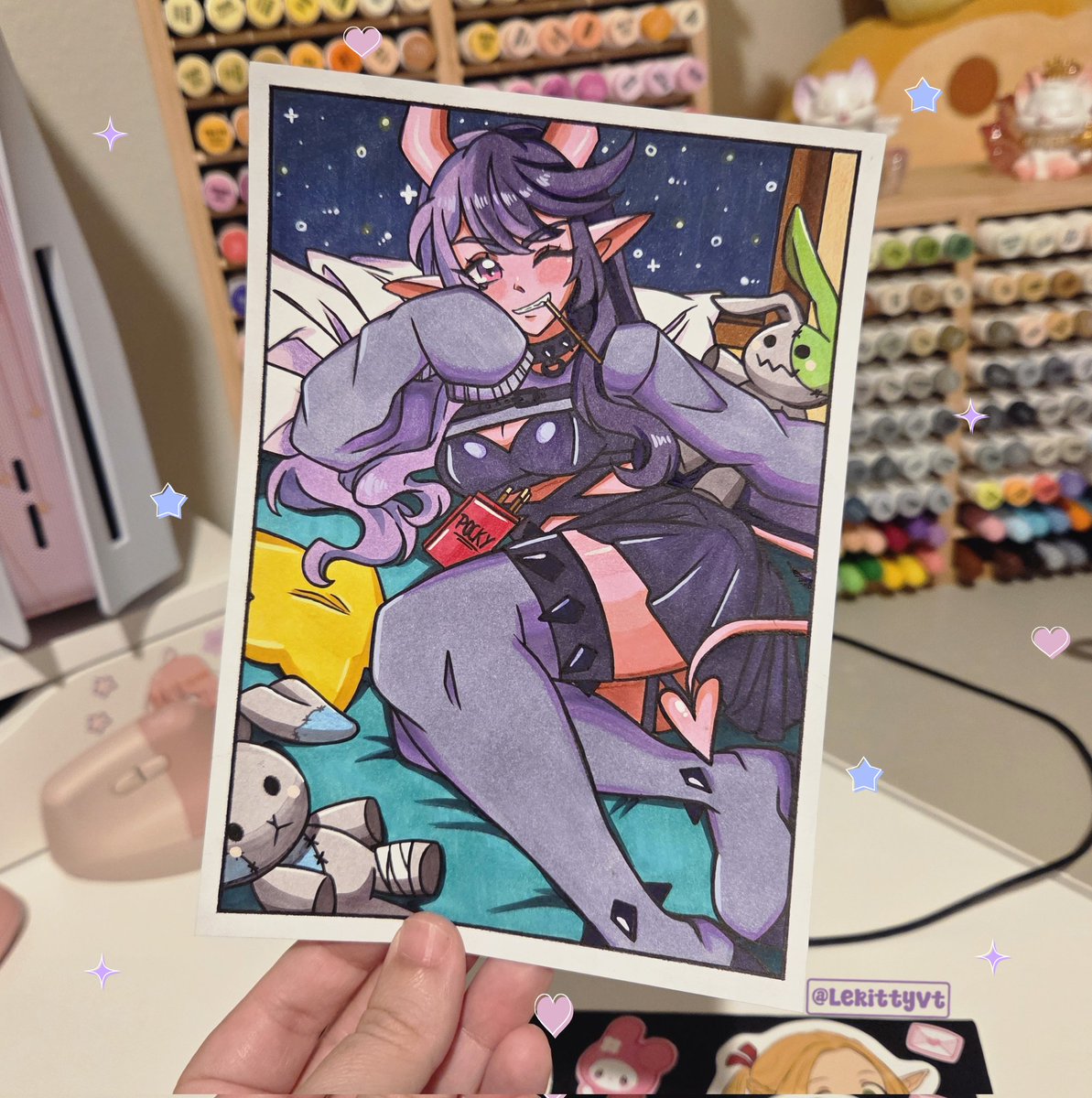 Traditional Art Trade I did with <a href="/LavenrPink/">𝓛𝓪𝓿𝓮𝓷𝓻Pink</a> ⭐️💕 

Forgot to upload it! Hope ya guys enjoy my traditional stuff 🫰

#arttrade #originalcharacter #traditionalart