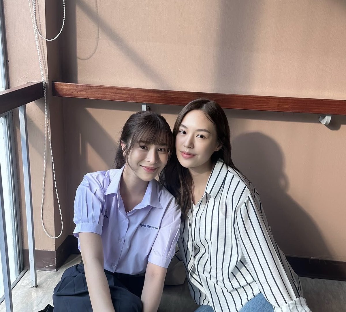 tenshi_P1107's tweet image. นั่นดิ ใครจะไม่หลงพี่สาวคนสวยบ้างวะ
แกะปูให้ได้ตลอดไปเลยนะ 
#รับรักออกแบบ 
#LoveDesignEP2 
#LoveDesignSeries