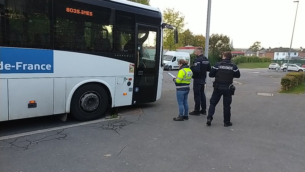 👮‍♂️[Sécurité des transports scolaires : tolérance zéro au volant !]👮‍♂️

🚍 Depuis la rentrée, les gendarmes mènent des contrôles renforcés des bus scolaires afin d’assurer la sécurité des élèves. 

🟥 Un chauffeur positif au cannabis. 

⚖️ Permis suspendu et procédure judiciaire.