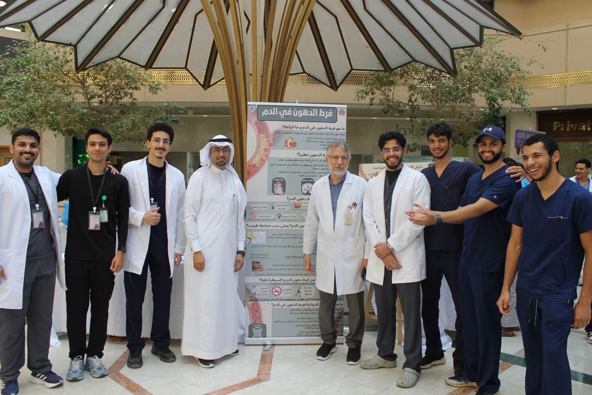 Dr_Qadi's tweet photo. @Med24_KAU فخور بطلاب وطالبات سنة ٣ بكليتي الطب @kauedu_sa  ابدعوا في يوم التوعية المجتمعية الخاص بمقرر القلب والأوعية الدموية في بهو المستشفى الجامعي وسعدت بالإشراف عليهم وأسأل الله لهم دوام التوفيق والنجاح ،،، https://t.co/sNt7VBdUaD