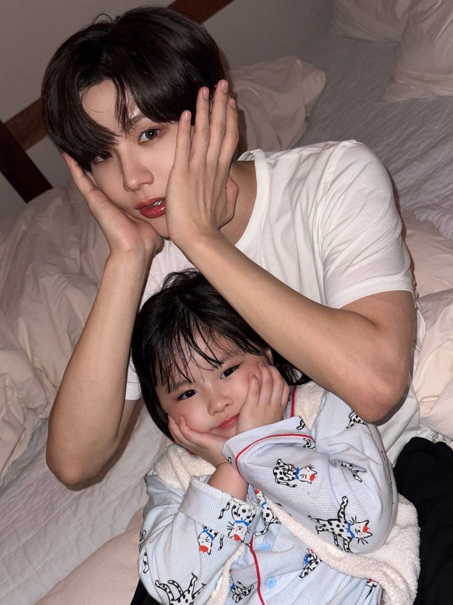 shoboro11's tweet photo. 아니 진짜 에바…어케 이런사진이 존재할수가 https://t.co/exynsUpdGF
