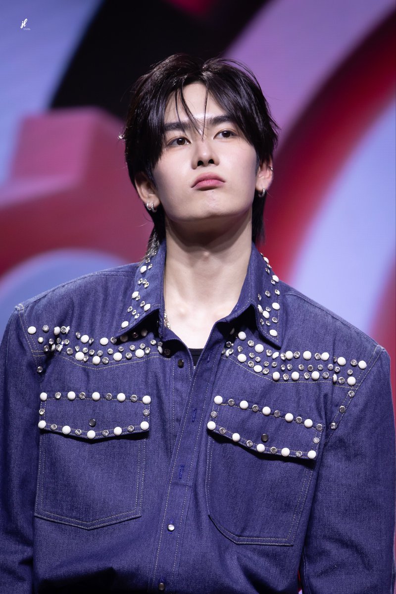 Jetaime_xx4's tweet image. 🥹

PERTHSANTA P10L VN FANMEET   
#Perfect10LinersFMinVietnam