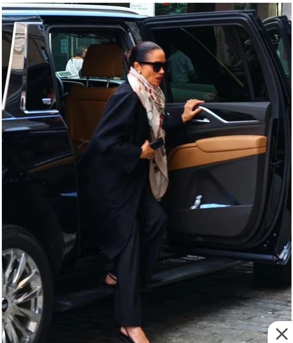 jozzzaphen's tweet image. Spotted separately, like Meghan’s got an engagement tomorrow in Washington, so she’s allowed to, and Harry went to Ukraine, duh #HarryandMeghan do some business endeavours separately, no big ting!
