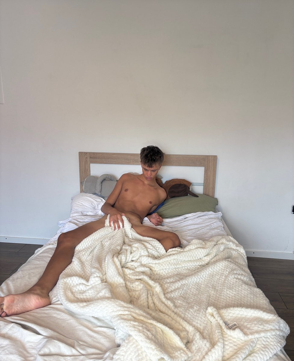 Markiiibl's tweet photo. Still learning to behave in front of the camera π
#onlyfans #onlyfansmen #menoftwitter #gayonlyfans #twittermen https://t.co/VmHNGUUaEC