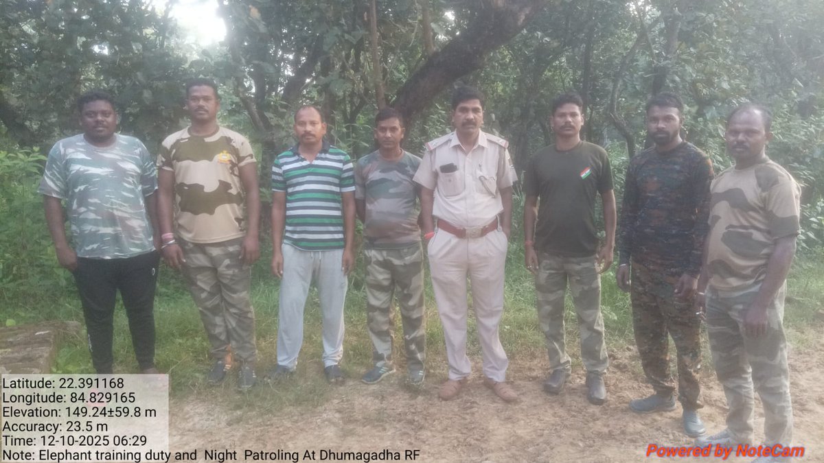 DfoRourkela's tweet image. 🌅 Morning sighting!
Elephant tracking duty at Dhumaghara RF, Biramitrapur Range.
Forest staff vigilant to ensure elephant safety. 🐘💚
#ElephantProtection #RourkelaForestDivision
@pccfodisha 
@PCCFWL_Odisha 
@moefcc 
@ForestDeptt 
@RourkelaRc79045 
@Yash81848406