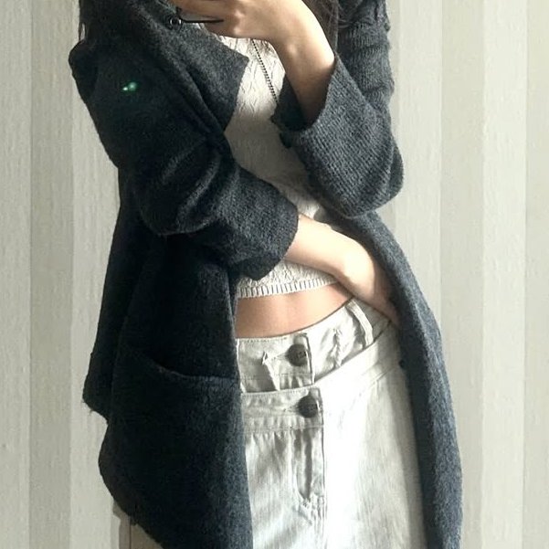 FORSUNREIS's tweet photo. her abs are peeking out my god... https://t.co/Df6E3FFaF8