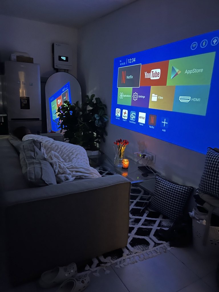 computerstop_0's tweet image. Projectors are where it’s at 🤌