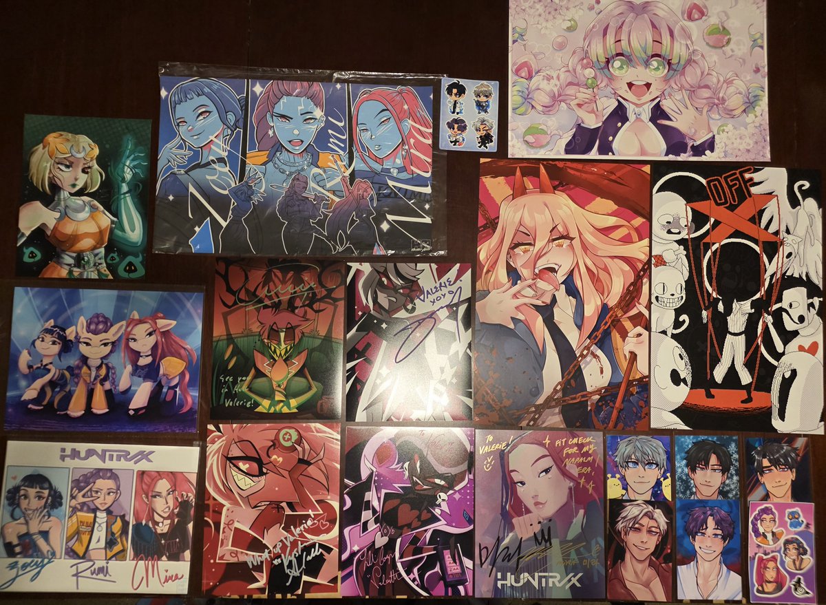 Zypharia's tweet image. GalaxyCon STL haul! I spent so much money, but I don&apos;t regret it! Many greats artists &amp;amp; I got to meet some amazing people too, including of the Hazbin Hotel cast, Amir Talai, Lilli Cooper, Daphne Rubin-Vega, and Krystina Alabado, as well as the voice of Mira from KPDH, May Hong!