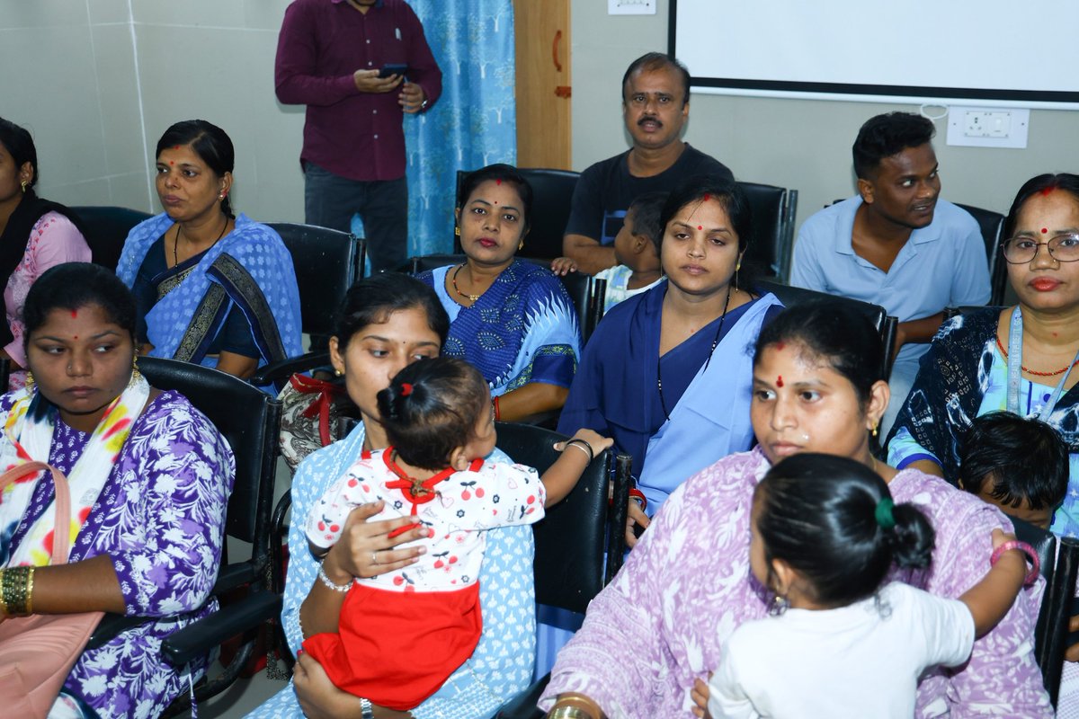 ପୋଲିଓ ଦିବସ ଅବସରରେ ଗଞ୍ଜାମ ଜିଲ୍ଲାପାଳ ଆଜି ଛତ୍ରପୁର ଉପଖଣ୍ଡ ଚିକିତ୍ସାଳୟରେ ଆୟୋଜିତ କାର୍ଯ୍ୟକ୍ରମରେ ଯୋଗଦେଇଥିଲେ। ଶିଶୁମାନଙ୍କ ସୁସ୍ଥ ଓ ସୁରକ୍ଷିତ ଭବିଷ୍ୟତ୍ ପାଇଁ ସମସ୍ତ ଅଭିଭାବକ, ଆଶା ଓ ଆଙ୍ଗନବାଡ଼ି କର୍ମୀମାନଙ୍କୁ  ଏହି ପୋଲିଓ ଅଭିଯାନରେ ସକ୍ରିୟ ଭାବେ ଯୋଗଦେବା ଓ ସହଯୋଗ କରିବାକୁ ଅନୁରୋଧ କରିଥିଲେ।
<a href="/CMO_Odisha/">CMO Odisha</a>