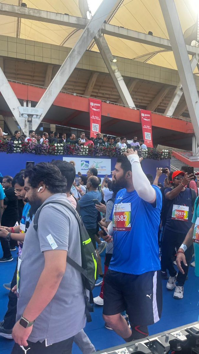 Im_SPathak's tweet image. Nothing like Delhi roads echoing with thousands of footsteps at once for the 21k Delhi Marathon #IDFCFIRSTBank