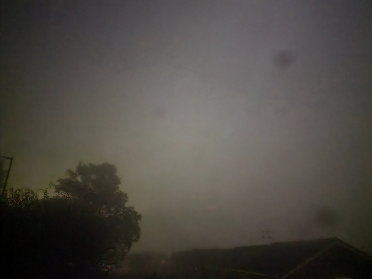 IHunt74's tweet image. Very Foggy....

....out there, here at dawn to a new day, it&apos;s calm, around 7 degrees celcius.

#sky #foggy #weather #nature #fog #dawn #morning #sundayvibes