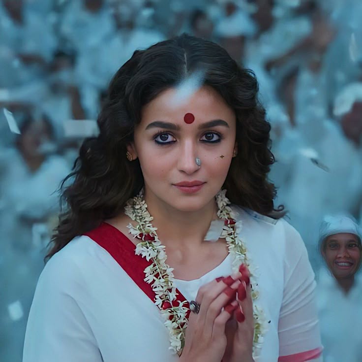 shutupari_'s tweet image. Unpopular opinion but alia Bhatt&apos;s  acting skill is far better than Deepika Padukone&apos;s  acting skill  .
End debate 💁‍♀️