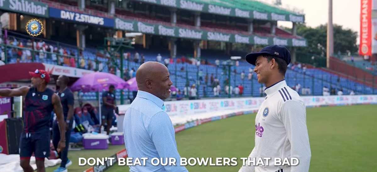 AMKHindu's tweet image. लारा : देख हमारे बैटमैन को मत मारा कर
#INDvsWI
