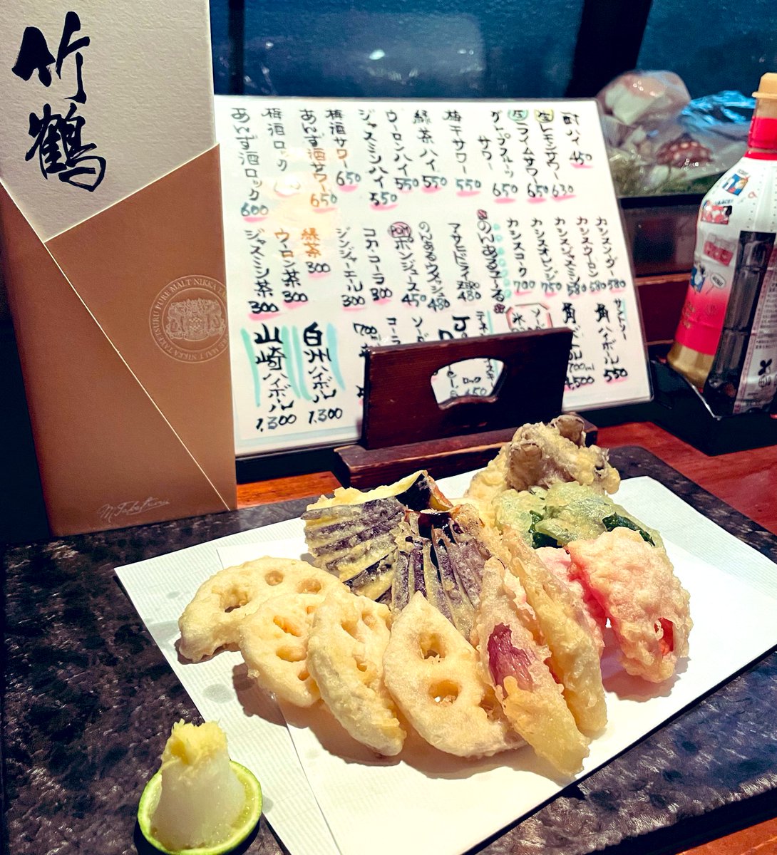 『天ぷら盛り合わせ』
全部美味いが採れたての佐倉レンコンほくほくして美味しいなぁ🤤

従兄弟の炉端焼き屋で🍶

Cornelius(コーネリアス)のサウンドプログラマーを務めている従兄弟の兄ちゃん<a href="/separate_stem/">ぼんやりさん™👾</a> と飲んできました〜🥃

あ、画面にハイボールがない💦
♪(*^^)o🥃*🥃o(^^*)♪

志津　美浜
