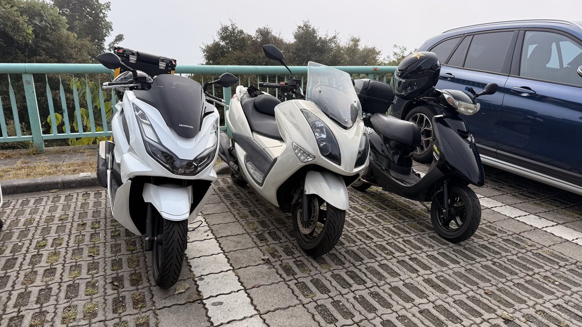 NS400SRC's tweet image. Sagami Riders Clubのメンバーさんの神奈川県JR二宮駅前のロータリーにある北海道小樽なるとキッチン(🍗唐揚げ弁当)専門店に昼食ランチして来ました🍗🍱
#相模ライダースクラブ
#SRC
#宮ヶ瀬
#神奈川県二宮
#なるとキッチン
#唐揚げ弁当
#ヤビツ峠パノラマ展望台
