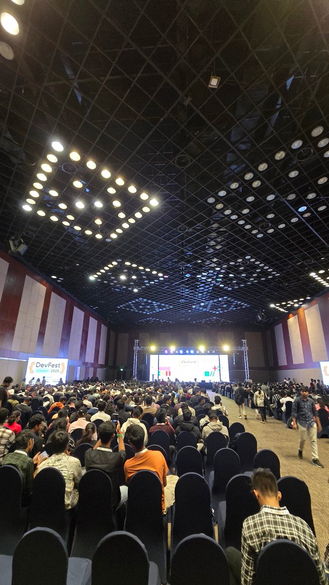 TheTechMaharaj's tweet image. Here at @gdg_hyd Dev Fest 2025.

If you&apos;re around, let&apos;s catch up 🫡🤝🏼 

#DevFest #DevFest2025