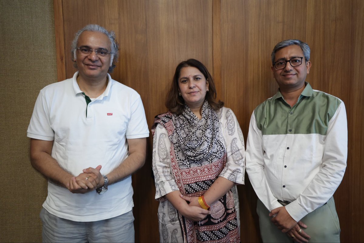 kunal492001's tweet image. मेरी पसंदीदा प्रवक्ताओं में से एक तथा कांग्रेस सोशल मीडिया की चेयरपर्सन सुप्रिया श्रीनेत जी की टीम ने मुझे एक सोशल मीडिया इंफ्लुएंसर के रूप में कांग्रेस मुख्यालय “इंदिरा भवन” का भ्रमण करने के लिए आमंत्रित किया था।
कल पूरा दिन वहीं व्यतीत हुआ।

जैसा मैंने सोचा था, “इंदिरा भवन”…