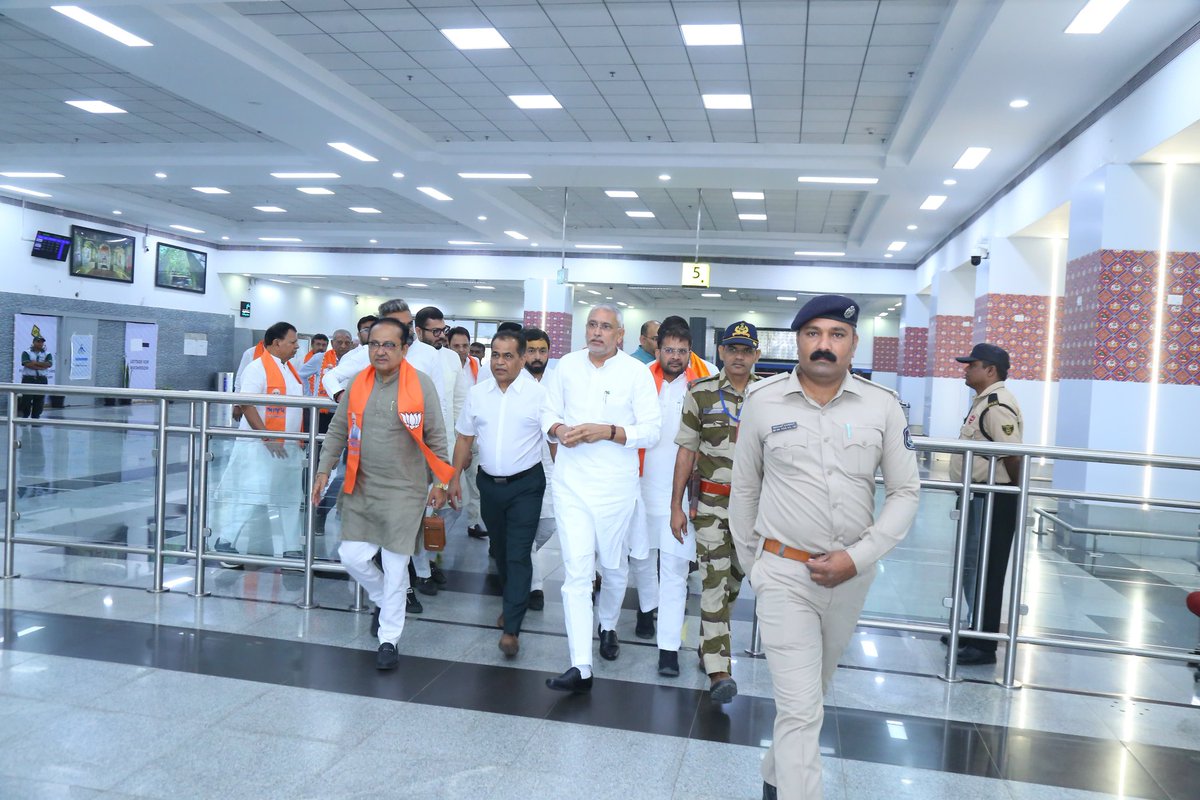 ભારતીય જનતા પાર્ટી ગુજરાત પ્રદેશના નવ નિયુક્ત અધ્યક્ષ શ્રી જગદીશભાઇ વિશ્વકર્માજીનું સુરત એરપોર્ટ ખાતે ભાવભીનું સ્વાગત કરવામાં આવ્યું.