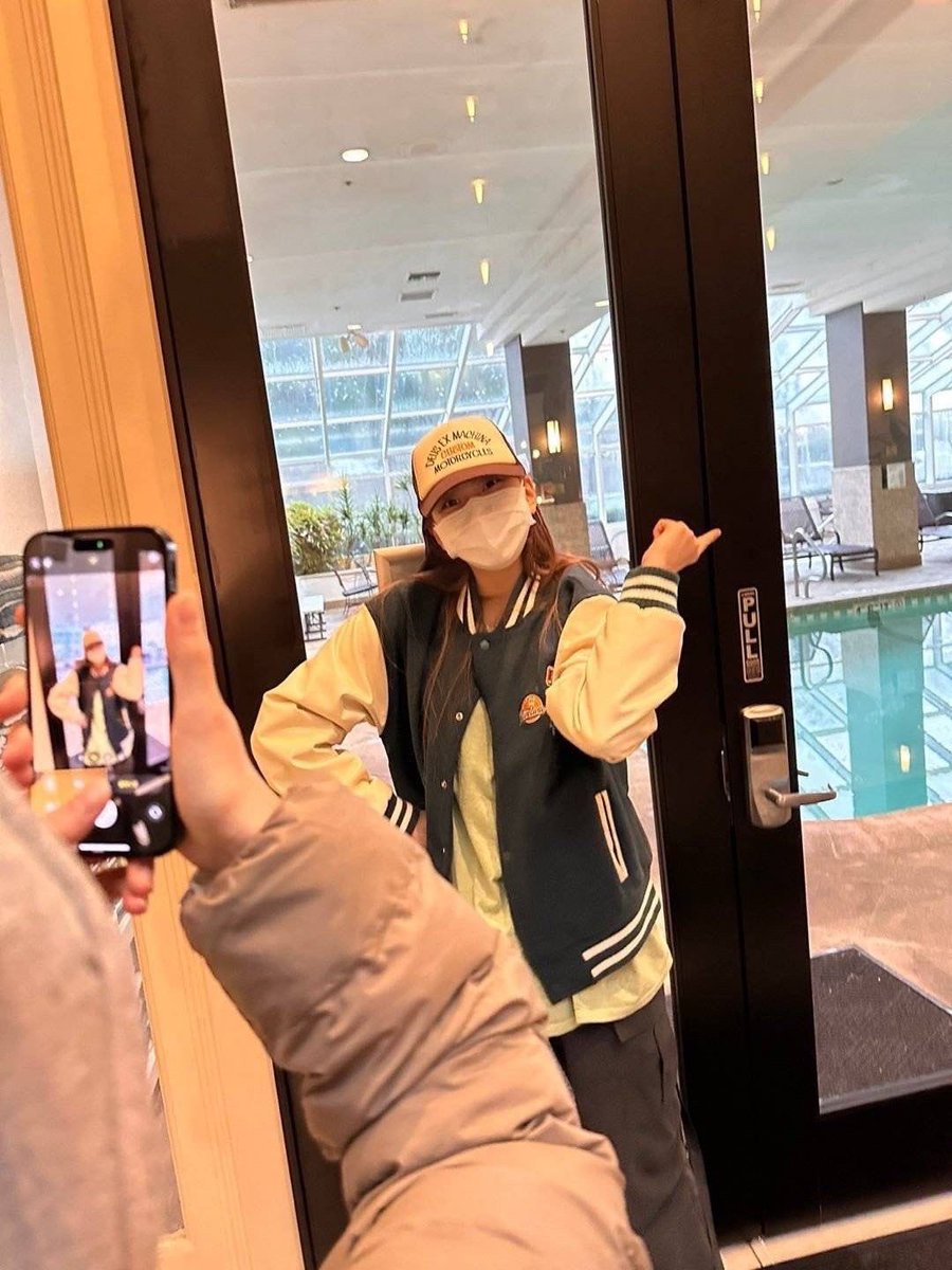 Hyein was spotted at a hotel recently
OP said she’s on vacation with her family🥹
She’s so cute omg