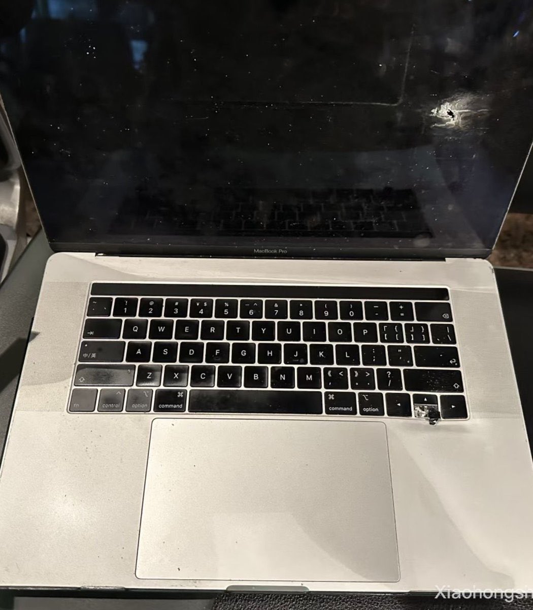 computerstop_0's tweet image. MacBook Pro literally stopped a bullet and saved a businessman’s life…