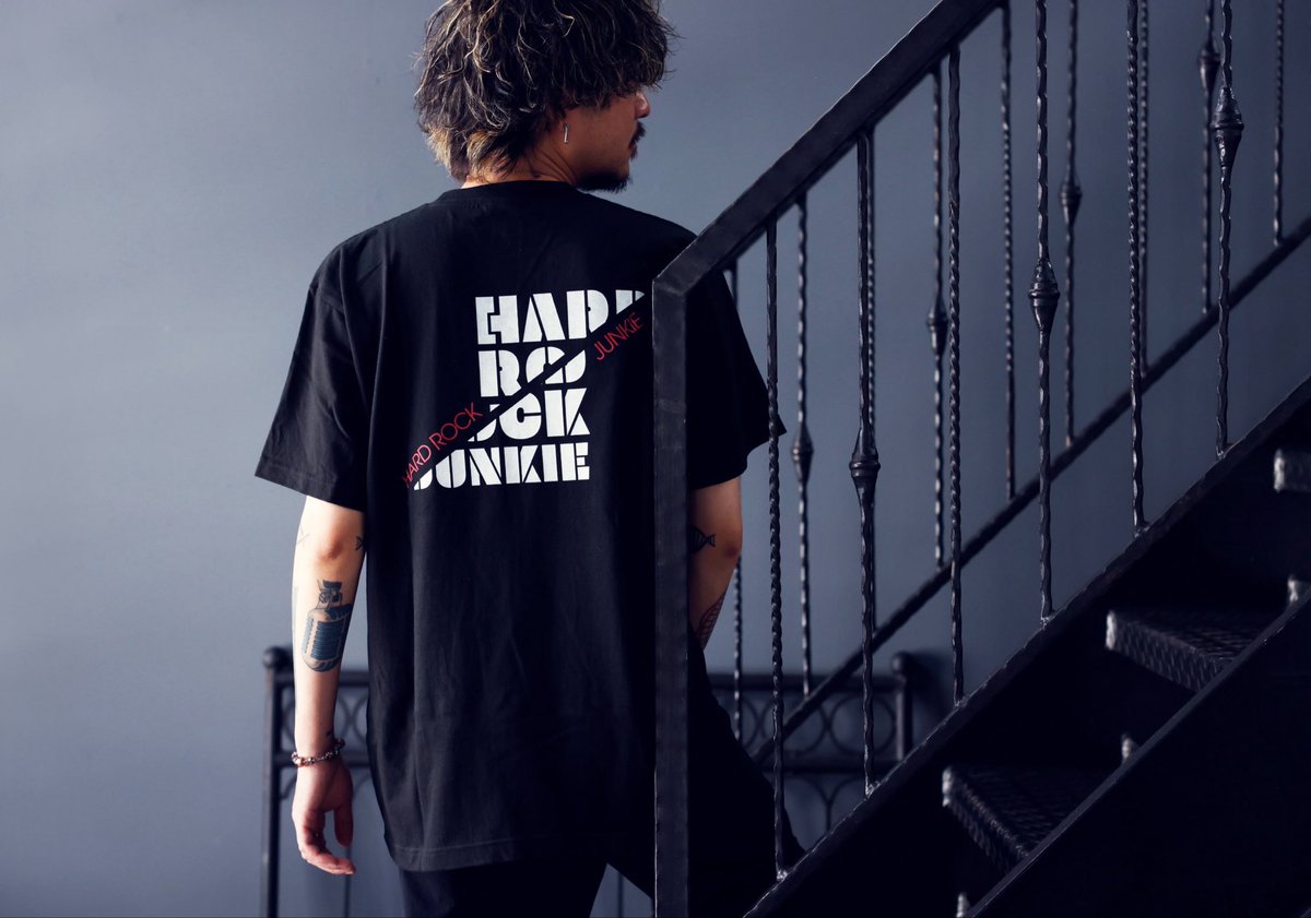 hardrock_junkie's tweet photo. 【 #プレゼント企画  第２弾】
HRJベーシックロゴ＆メロイックサイン Tee（左）or 69スラッシュ Tee／Black（右）
どちらかの #Tシャツ を、抽選で各１名様にプレゼントいたします。

★応募方法
 ① 
@hardrock_junkie
 をフォロー
 ②この投稿をリポスト 
〆切：2025年10月31日

HRJベーシックロゴ＆メロイックサイン Tee
https://
https://t.co/MitFnkDUDy
69スラッシュ Tee／Black
https://
https://t.co/DFI6ChWnPl

#ハードロックジャンキー
#hardrockjunkie
#ロックt #ロックtシャツ #ロックtコーデ
#ロックンロール #ハードロック #メタル
#プレゼント企画
#Tシャツプレゼント

https://t.co/kA51woRv3g
