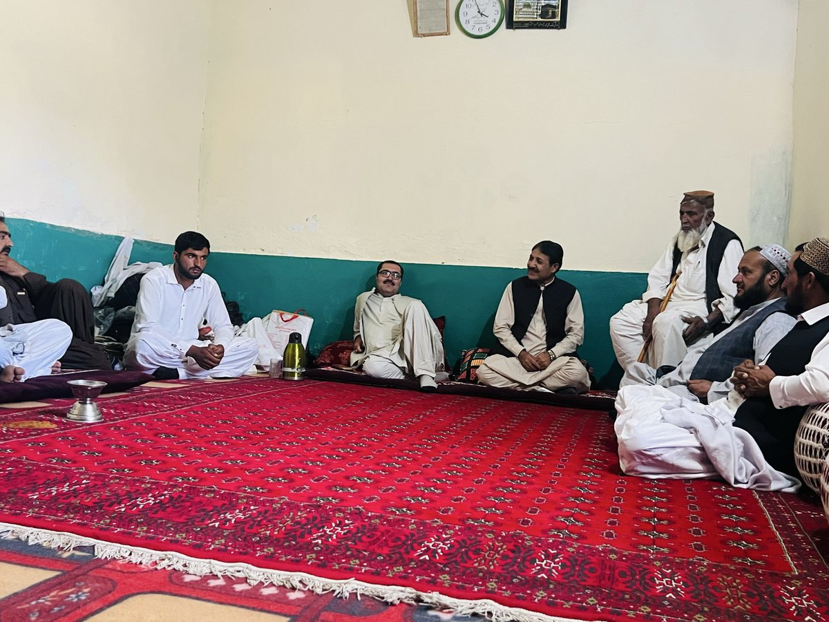 ZayraiPKNAP's tweet photo. قلعه عبدالله خان ،،  دماسټر حاجی محمد عېسئ خان کاکوزې د پوښتنې په مهال https://t.co/nkjJHBhlRP