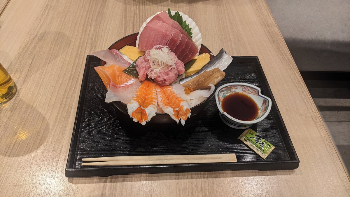 szztoVcfVA30869's tweet image. 二代目野口鮮魚店の竹をいただきました
ボリュームもありとても美味しかったです
本日満足ランチごちそうさまでした

＃海鮮丼　＃魚　＃丼ぶり
＃東京飯　＃ランチ飯