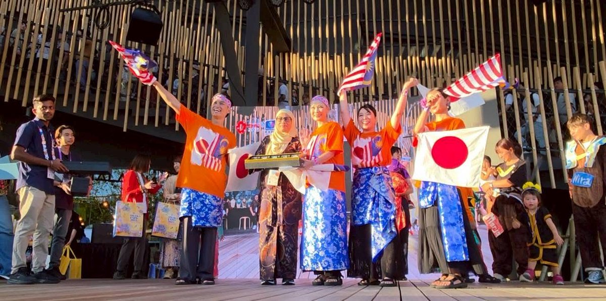 maki_y0126's tweet image. 明日、お友達がマレーシアの閉幕セレモニーで踊るらしい‼️

ダンスコンペで優勝したとか。
時間は13時50分〜。
私は、アリーナにいて見れないのでお近く寄られる方は是非🎵

#大阪・関西万博 
#expo2025
#マレーシア館 
#大阪関西万博