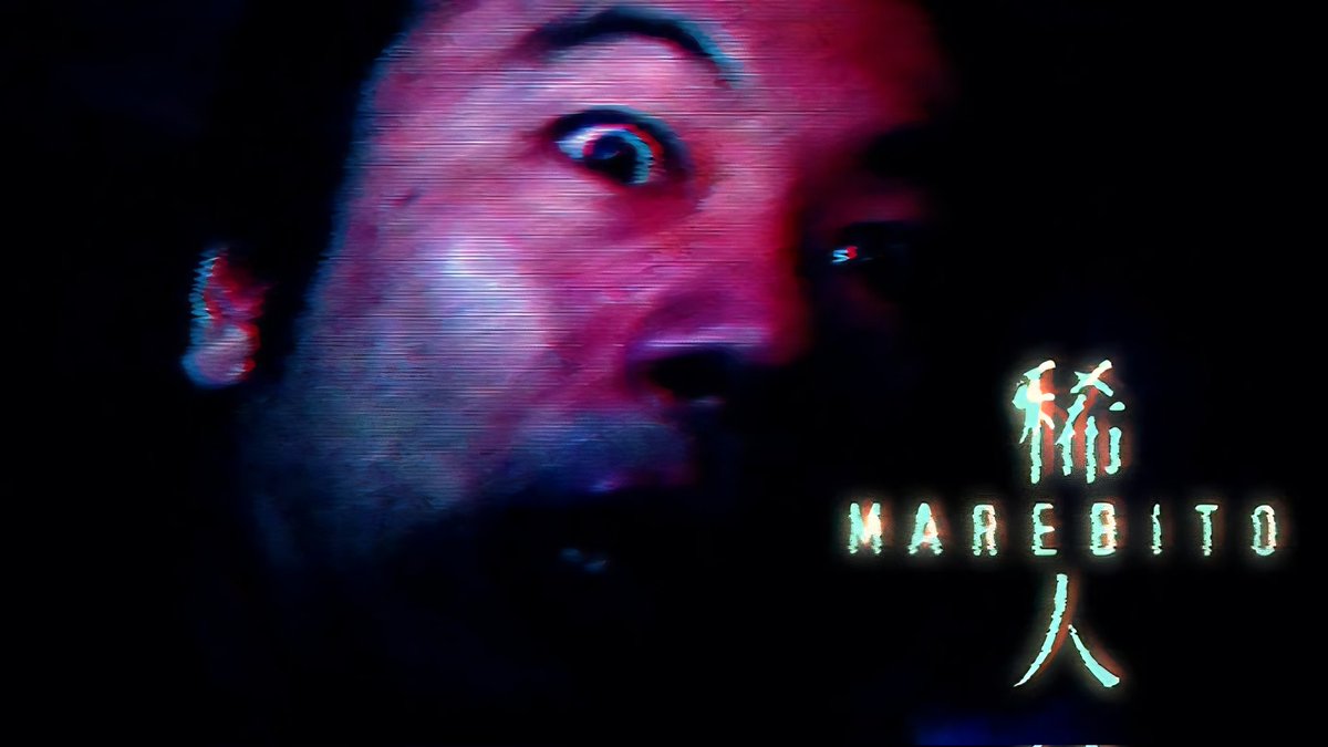 erdemtatar's tweet photo. #Marebito
Aradan geçen yılların ardından Marebito'nun Lovecraft bezeli dehlizlerine yeniden dalayım dedim ve yine mest oldum.
Film tüm temasını tek bir karakterin odağında (onu bir an bile yalnız bırakmadan) işliyor ve bu sayede obsesyonun kanlı katmanlarına dalınan her sekansa şahitlik etmenizi sağlıyor.
Alışılmışın dışında bir korku dilini benimseyen ve seyircisiyle mesafesini her daim koruyan bu yapımı pek kıymetli buluyorum.
Seneler sonra yeniden ziyaret etmekten de sapıkça bir keyif aldım 🤣