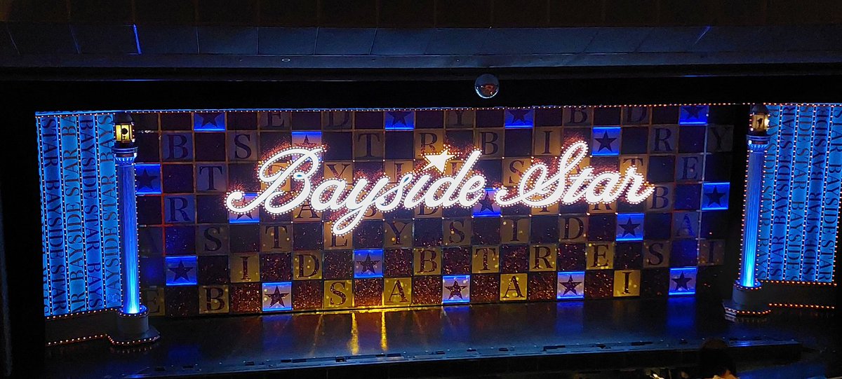 今日は2階でしたがいろいろな場面で水美さんが正面に立ってくださる位置の席でした🥰
水美さん、銀橋でも本舞台と何ら変わらないように踊られますよね。どんな振りでも身体の軸がぶれないのがやはりすごい。

#水美舞斗