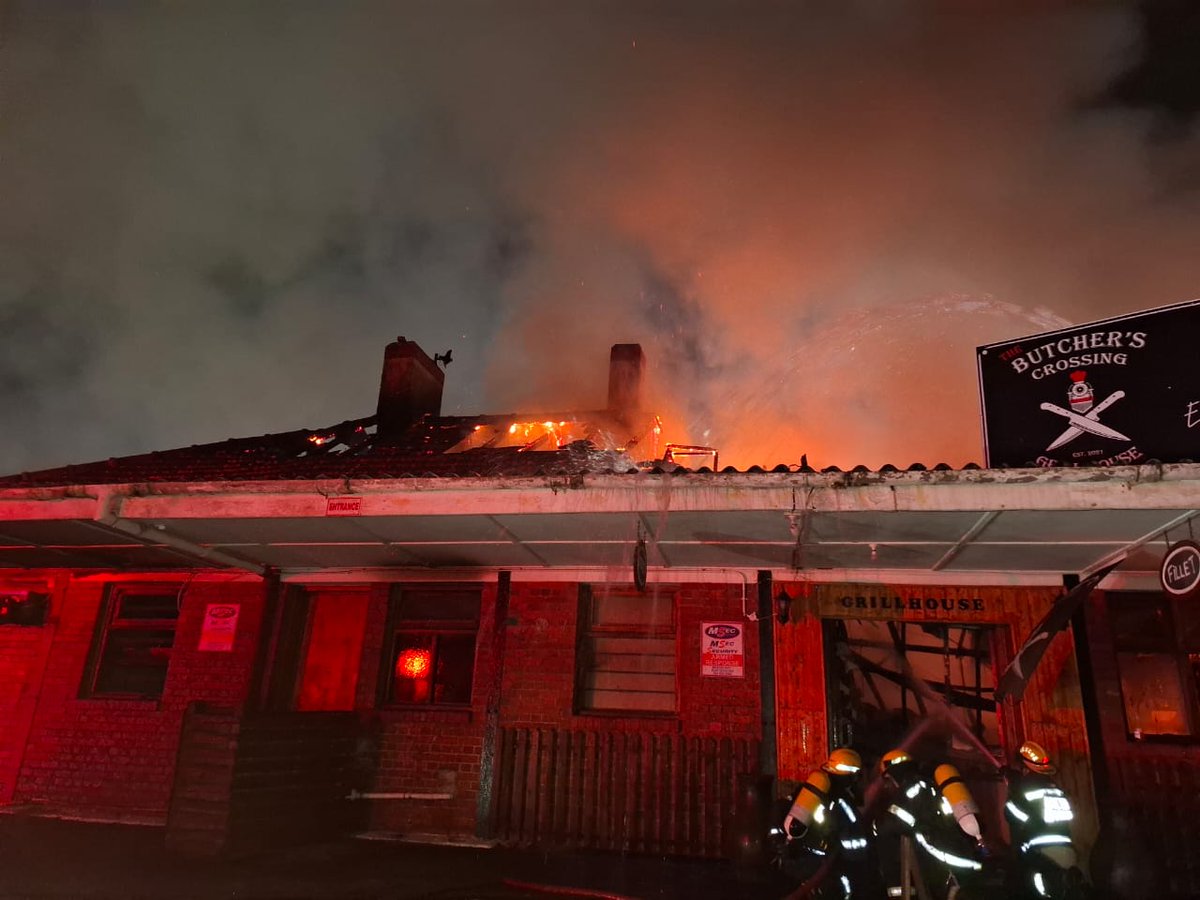 _ArriveAlive's tweet image. Structural fire in the Mossel Bay port area

tinyurl.com/28anusso

#ArriveAlive #Fire @BurnshieldZA