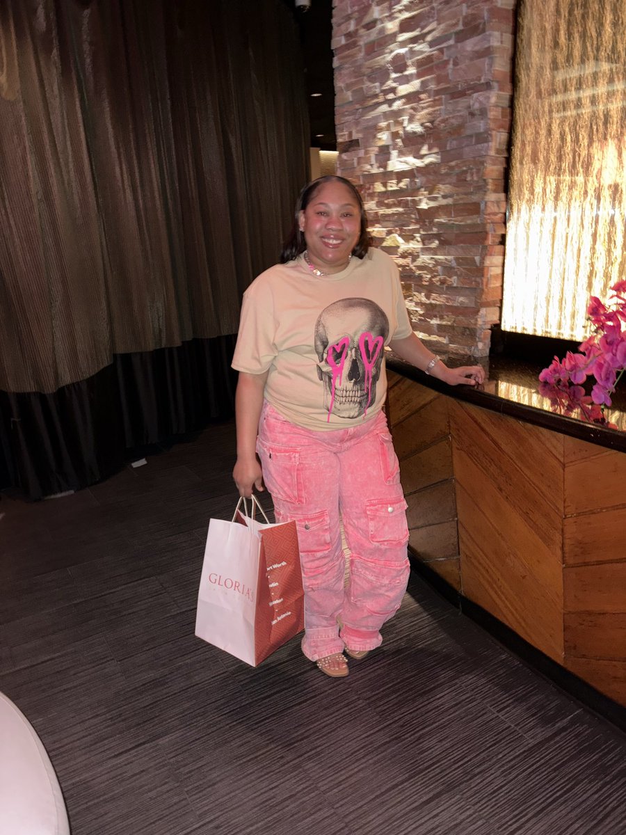 Shanitasuccess3's tweet image. Li Night Cap #SaturdayVibes #Saturday 🫶🏽🫶🏽🫶🏽🫶🏽🤞🏾🤞🏾🤞🏾🤞🏾🥰🥰🥰🥰🥰