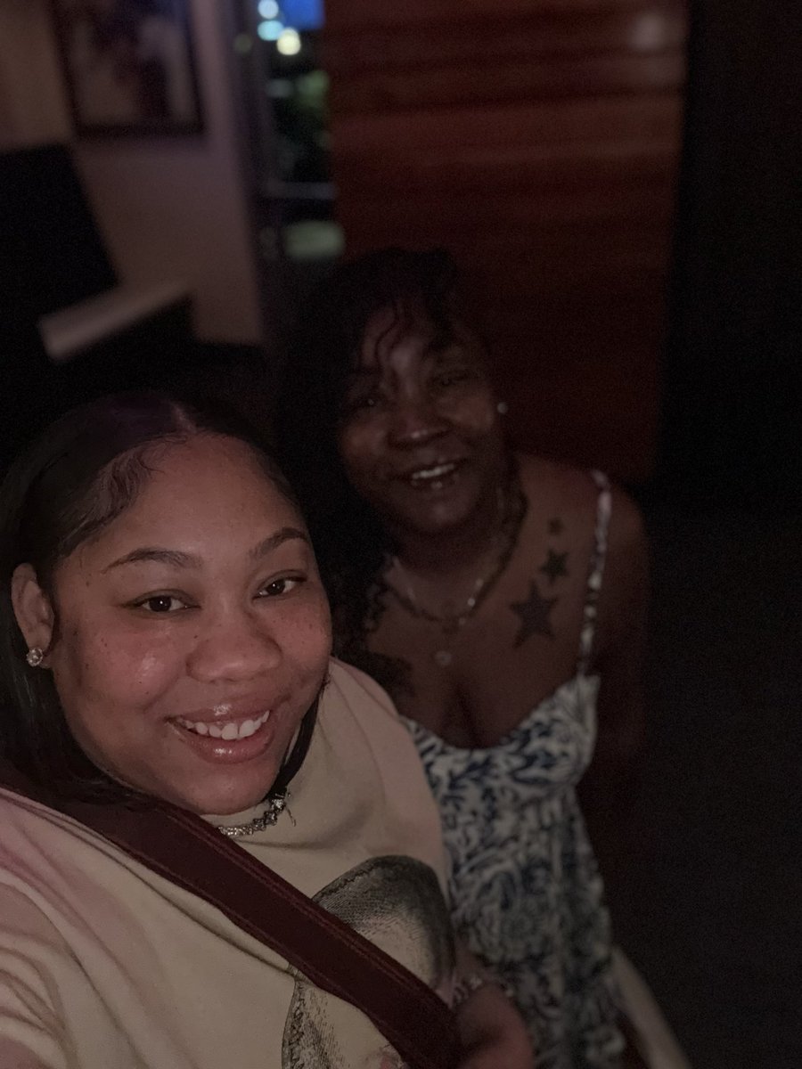 Shanitasuccess3's tweet image. Li Night Cap #SaturdayVibes #Saturday 🫶🏽🫶🏽🫶🏽🫶🏽🤞🏾🤞🏾🤞🏾🤞🏾🥰🥰🥰🥰🥰