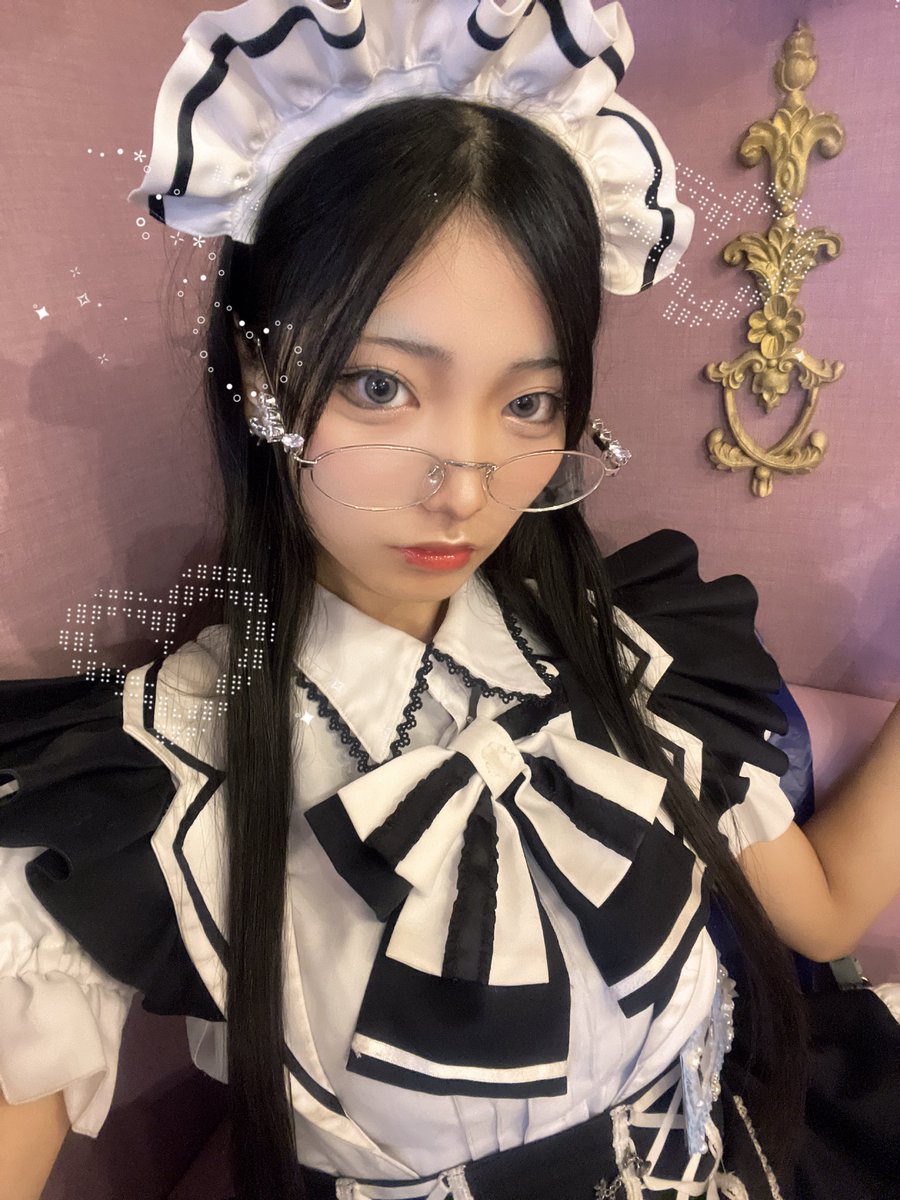 ML_tori's tweet image. 銀の窓のわくをなぞった
              空は酷く灰で曇った

15~21

 #ローズキャンベル
 #秋葉原
 #コンカフェ
 #メイドカフェ